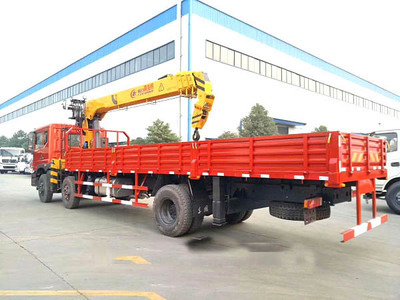 東風(fēng)專底12噸隨車吊清障車 功能全面的道路救援利器